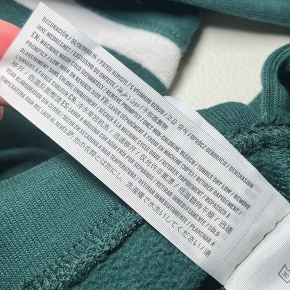 Abercrombie & Fitch Soft A&F Forest Green Cropped Denver Ski Club Sweatshirt - Picture 12 of 12